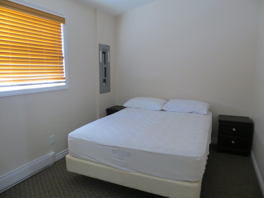 Halls Cottages Honey Harbor Room photo