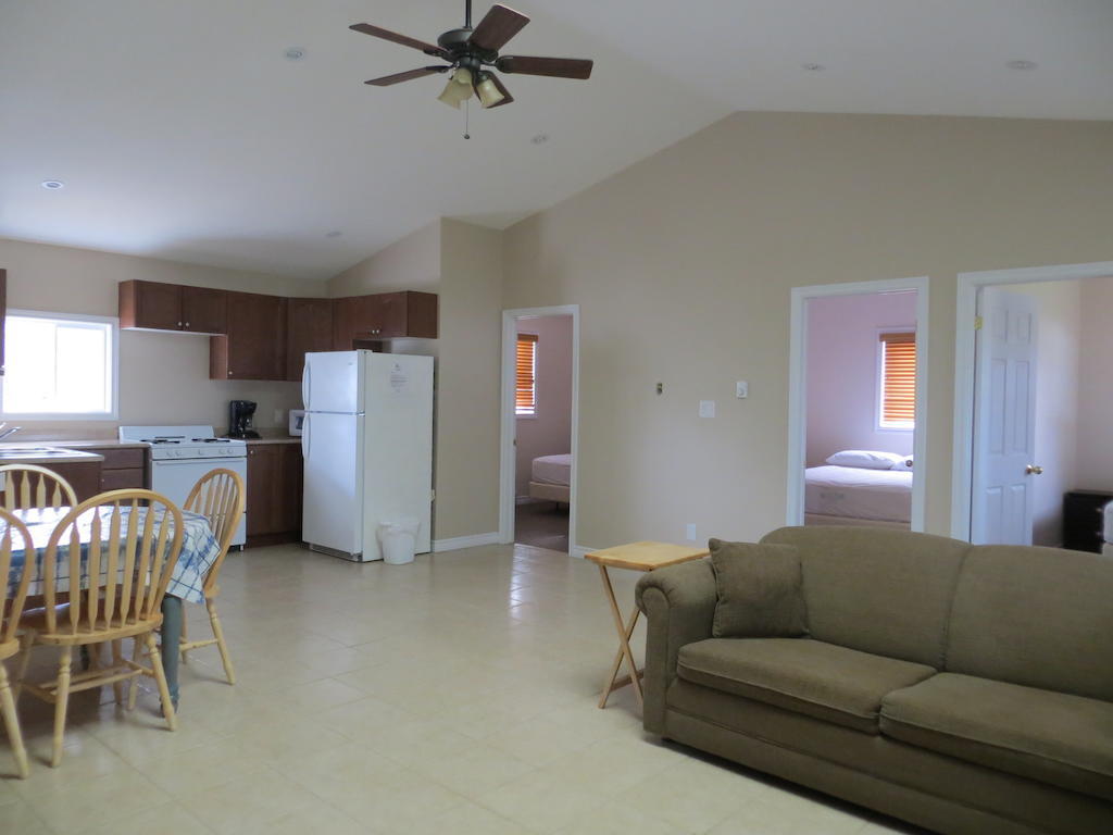 Halls Cottages Honey Harbor Room photo